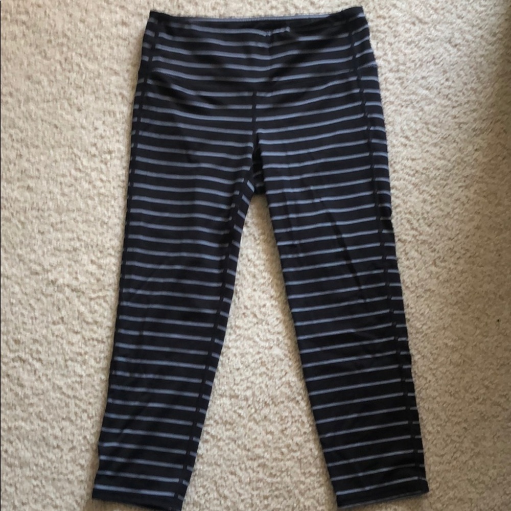 Athleta cropped leggings small black grey stripe